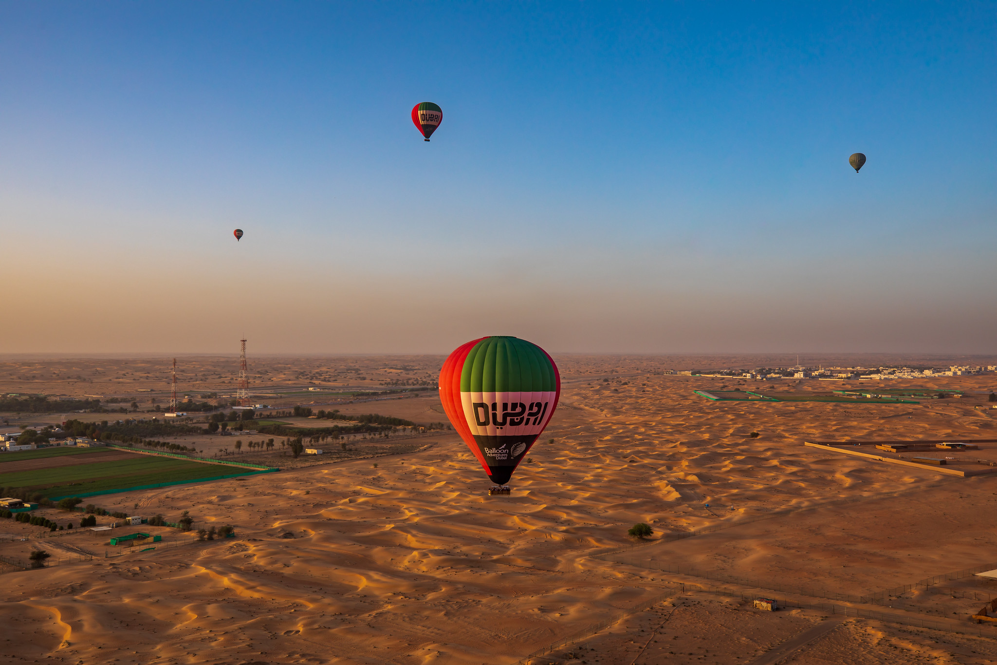 A photo of a Dubai hot air balloon from another hot air balloon